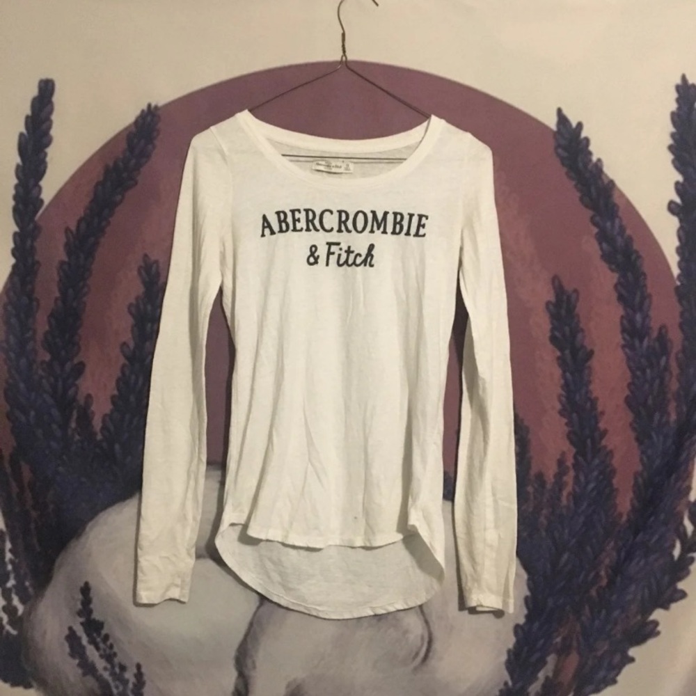 White Abercrombie tee